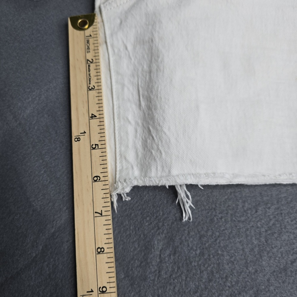 Universal Thread Women's Vintage Bermuda Jean Shorts Size 14 White EUC raw Hem - Picture 8 of 11